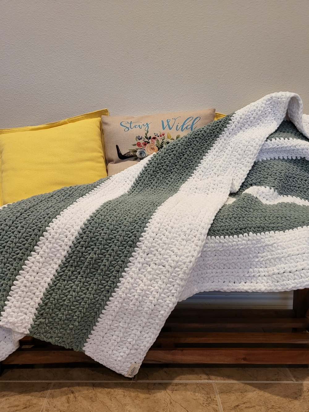 Handcrafted Chunky Knit Throw Blanket 39x53.5- NWT